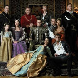 Fotograma de la serie 'Los Tudor' con los actores principales