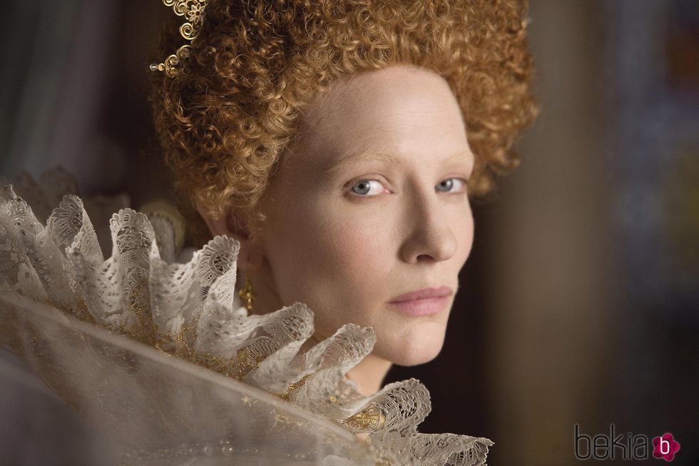 Cate Blanchett interpretando a la Reina Isabel I de Inglaterra