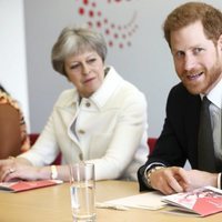 El Príncipe Harry en un acto con Theresa May