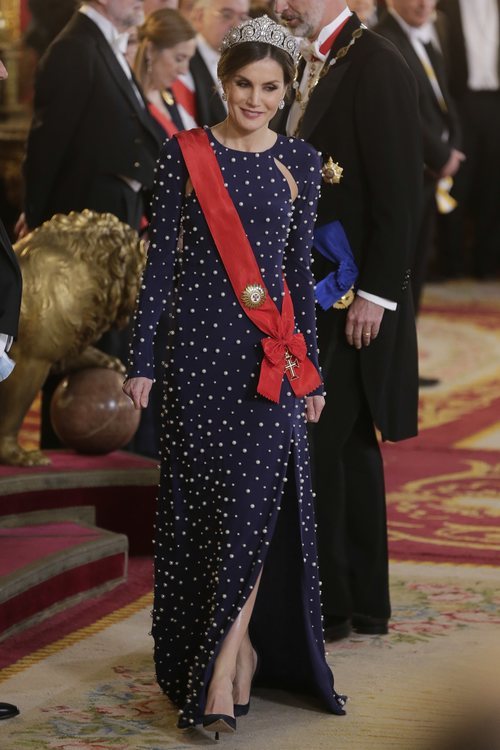 La Reina Letizia en la cena de gala al presidente de Portugal, Marcelo Rebelo de Sousa