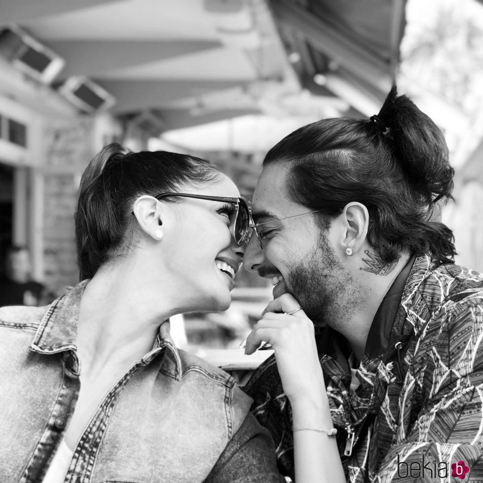 Maluma publica una imagen con su novia Natalia Barulich