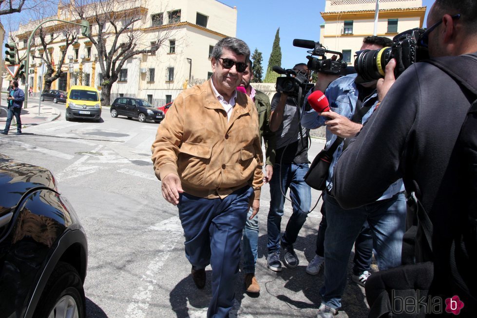 José María Gil Silgado llegando al juicio que tiene pendiente con María Jesús Ruiz