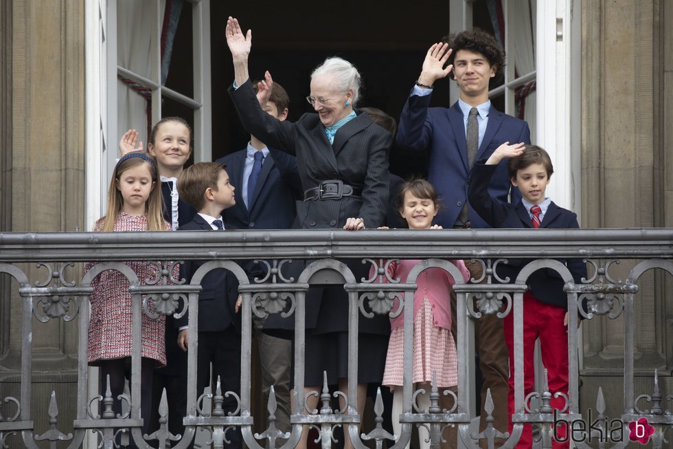 Margarita de Dinamarca con sus nietos en su 78 cumpleaños