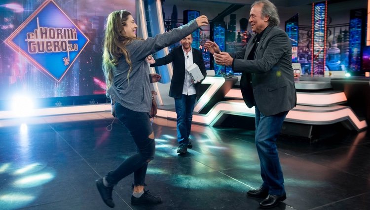Joan Manuel Serrat bailando en 'El Hormiguero'