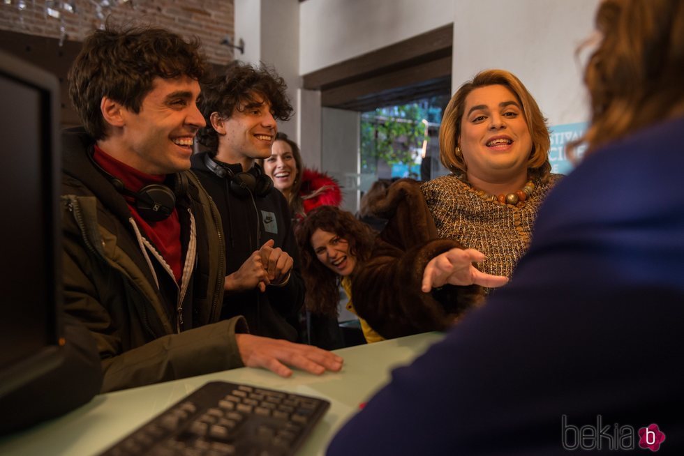 Javier Ambrossi, Javier Calvo, Brays Efe, Kira Miró y Lidia San José en la segunda temporada de 'Paquita Salas'