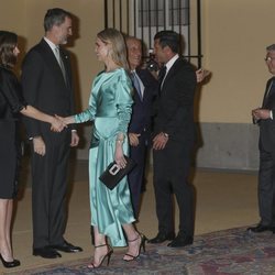 Los Reyes Felipe y Letizia saludan a Luis Figo y Helen Svedin en la cena ofrecida por el presidente de Portugal en El Pardo