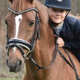 Isabel de Dinamarca montando a caballo en su onceavo cumpleaños
