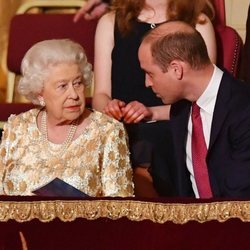 La Reina Isabel y el Príncipe Guillermo en el concierto del 92 cumpleaños de la Reina