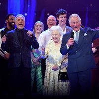 Isabel II y el Príncipe Carlos en el concierto del 92 cumpleaños de la Reina