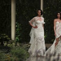 Blanca Romero y Lucía Rivera desfilando para Pronovias en la Barcelona Bridal Fashion Week 2018