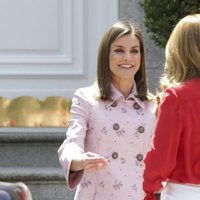 La Reina Letizia recibe con mucho cariño a Angélica Rivera en La Zarzuela