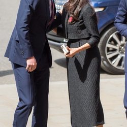 El Príncipe Guillermo besa a Meghan Markle en el ANZAC Day 2018