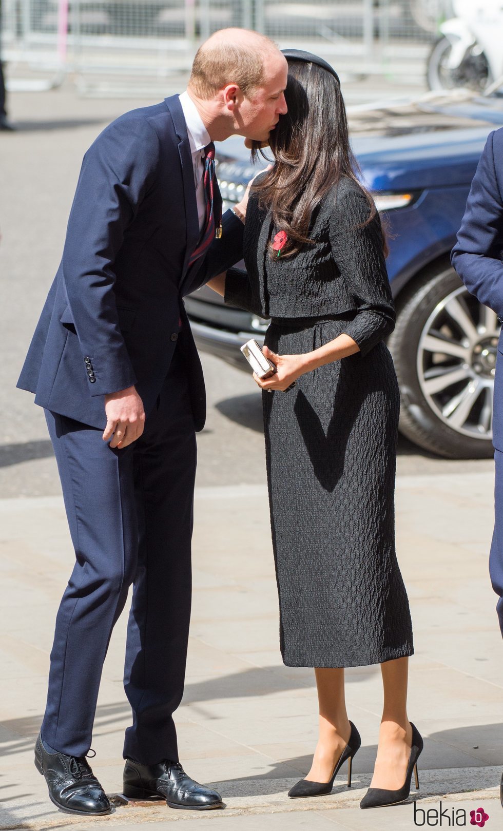 El Príncipe Guillermo besa a Meghan Markle en el ANZAC Day 2018