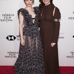 Rachel Weisz junto a Rachel McAdams en el Tribeca Film Festival