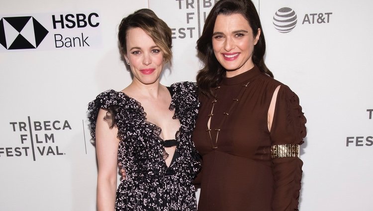 Rachel Weisz junto a Rachel McAdams en el Tribeca Film Festival