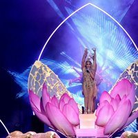 Jennifer Lopez cantando 'El anillo' durante los Premios Billboard de la Música Latina de 2018