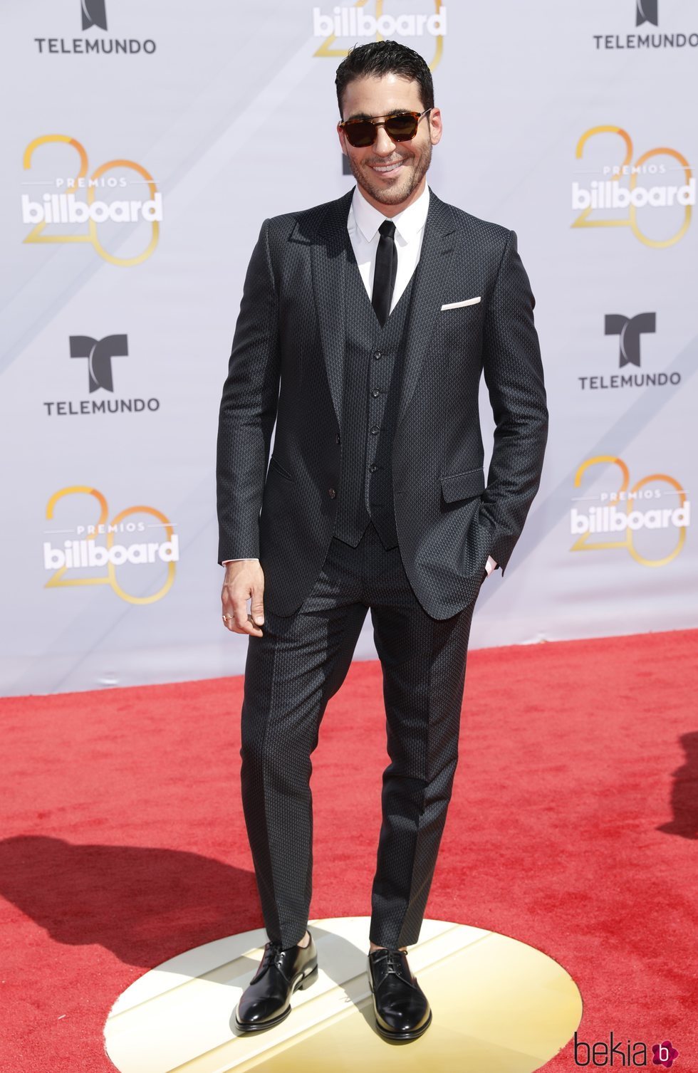 Miguel Ángel Silvestre en la alfombra roja de los Premios Billboard de la Música Latina de 2018