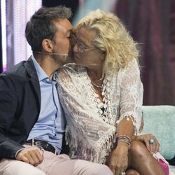 Mayte Zaldívar y Fernando Marcos se besan en la gala 7 de 'Supervivientes 2018'