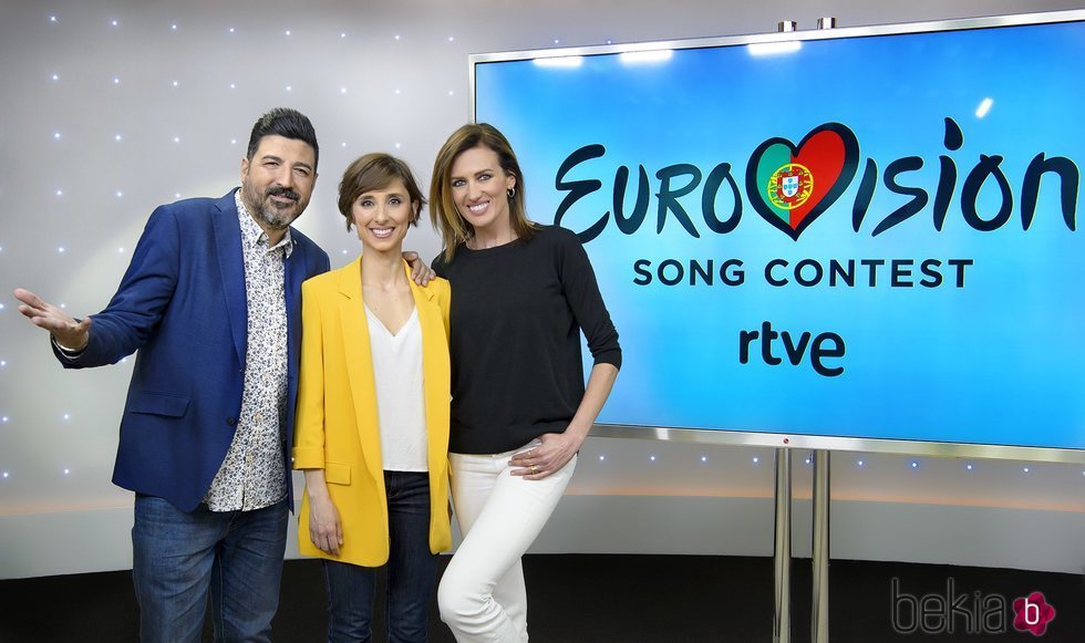 Tony Aguilar, Julia Varela y Nieves Álvarez en el evento de despedida antes de Eurovisión 2018