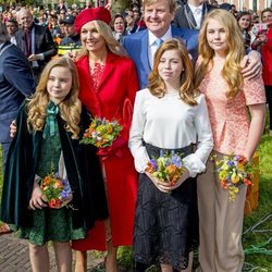 Los Reyes de Holanda junto a sus hijas