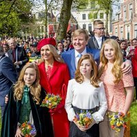 Los Reyes de Holanda junto a sus hijas