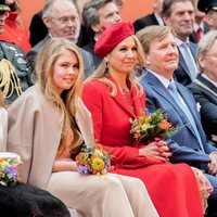 Los Reyes de Holanda junto a su hija, la Princesa Amalia