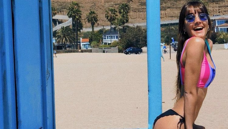 Aitana posa en bikini en una playa de Los Ángeles
