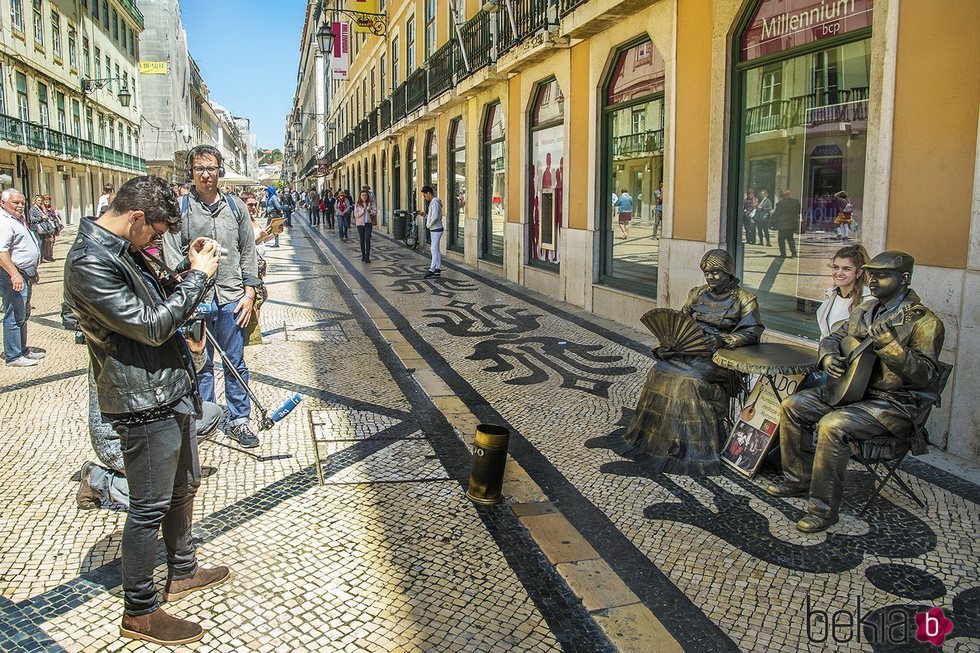Alfred fotografía a Amaia en su primer paseo por Lisboa antes de Eurovisión 2018