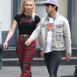 Joe Jonas y Sophie Turner se dando un paseo por las calles de Nueva York