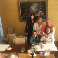 María Teresa Campos celebrando el Día de la Madre 2018 con sus hijas y sus nietas