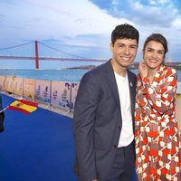 Amaia y Alfred posan en la Blue Carpet previa a Eurovisión 2018