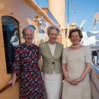 La Reina Margarita de Dinamarca y sus hermanas en el yate real