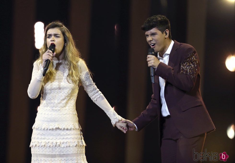 Amaia y Alfred cantando en el primer ensayo general previo a Eurovisión 2018