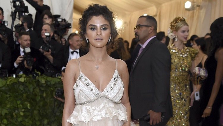 Selena Gomez en la alfombra roja de la Gala MET 2018