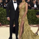 Bradley Cooper e Irina Shayk en la alfombra roja de la Gala MET 2018