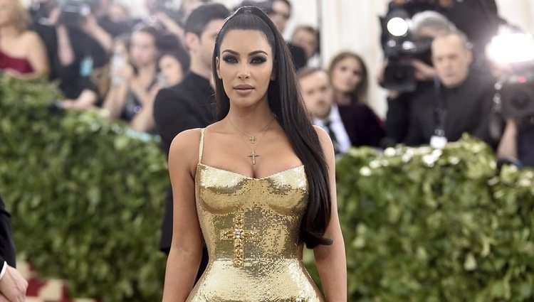 Kim Kardashian en la alfombra roja de la Gala MET 2018
