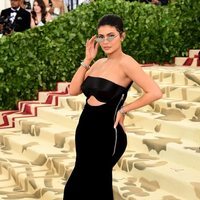 Kylie Jenner en la alfombra roja de la Gala MET 2018