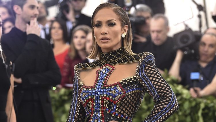 Jennifer Lopez en la alfombra roja de la Gala MET 2018