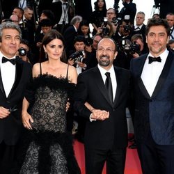 Ricardo Darín, Penélope Cruz, Asghar Farhadi y Javier Bardem en el Festival de Cannes de 2018