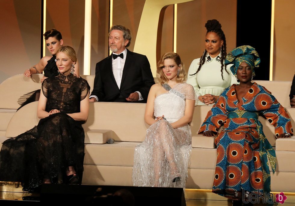 Kristen Stewart, Robert Guédiguian, Ava DuVernay, Cate Blanchett, Léa Seydoux y Khadja Nin en la ceremonia de apertura del Festival de Cannes de 2018