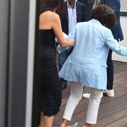 Inma Cuesta perdió el zapato y Penélope Cruz la ayudó en el Festival de Cannes de 2018