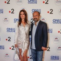 Penélope Cruz y Asghar Farhadi en el photocall de 'We Are Not Lying' en el Festival de Cannes de 2018