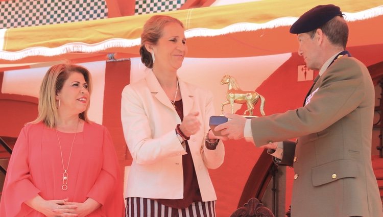 La Infanta Elena entregando el Premio Caballo de Oro 2018