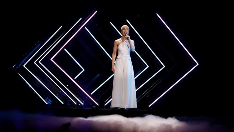 La representante de Reino Unido Surie en su actuación en Eurovisión 2018