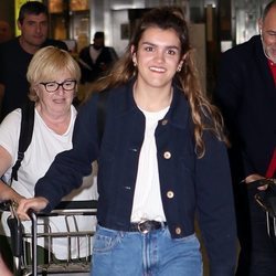 Amaia en el aeropuerto de Madrid a su vuelta a España tras Eurovisión 2018