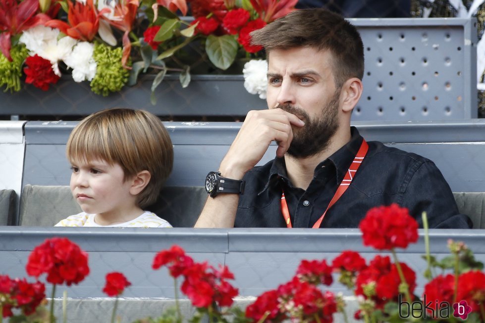 Gerard Piqué con su hijo Sasha en el Open de Madrid 2018