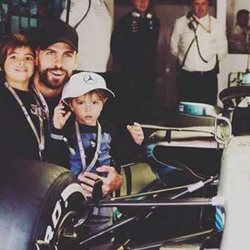 Gerard Piqué con sus hijos Milan y Sasha en el GP de España 2018