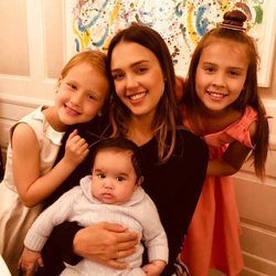Jessica Alba y sus tres hijos en el Día de la Madre