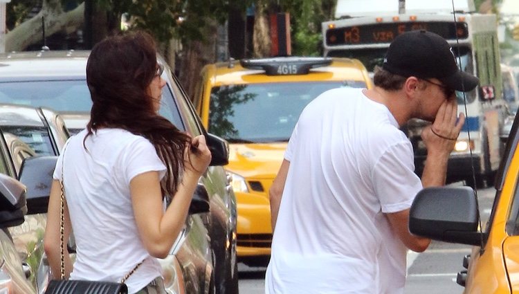 Leonardo DiCaprio y su novia, Camila Morrone, paseando por Nueva York