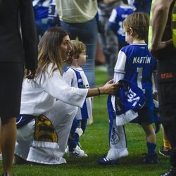 Sara Carbonero celebrando con sus hijos la victoria del Oporto tras ganar la liga portuguesa 2018